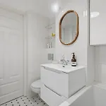 Daire Center On Marszalkowska Street With Perfect View By P&m *
