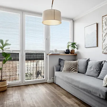 Center On Marszalkowska Street With Perfect View By P&m ורשה