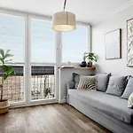 Center On Marszalkowska Street With Perfect View By P&m 바르샤바